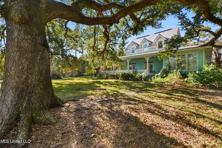 Property Photo:  605 Ford Avenue  MS 39567 