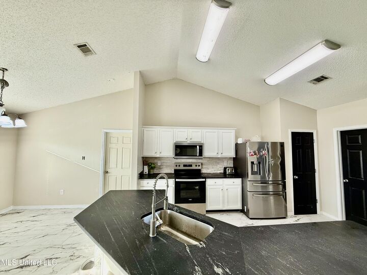 Property Photo:  1605 Heather Court  MS 39564 