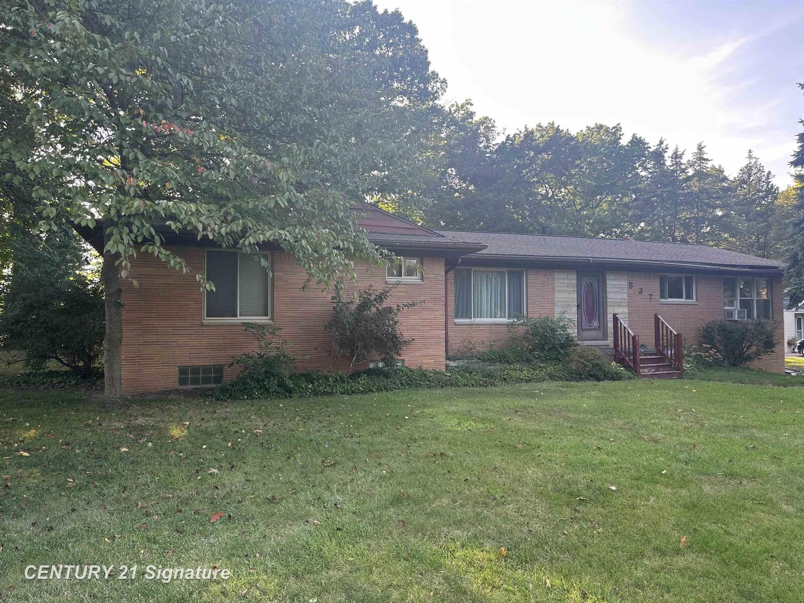 Property Photo:  537 Sharon Drive  MI 48433 