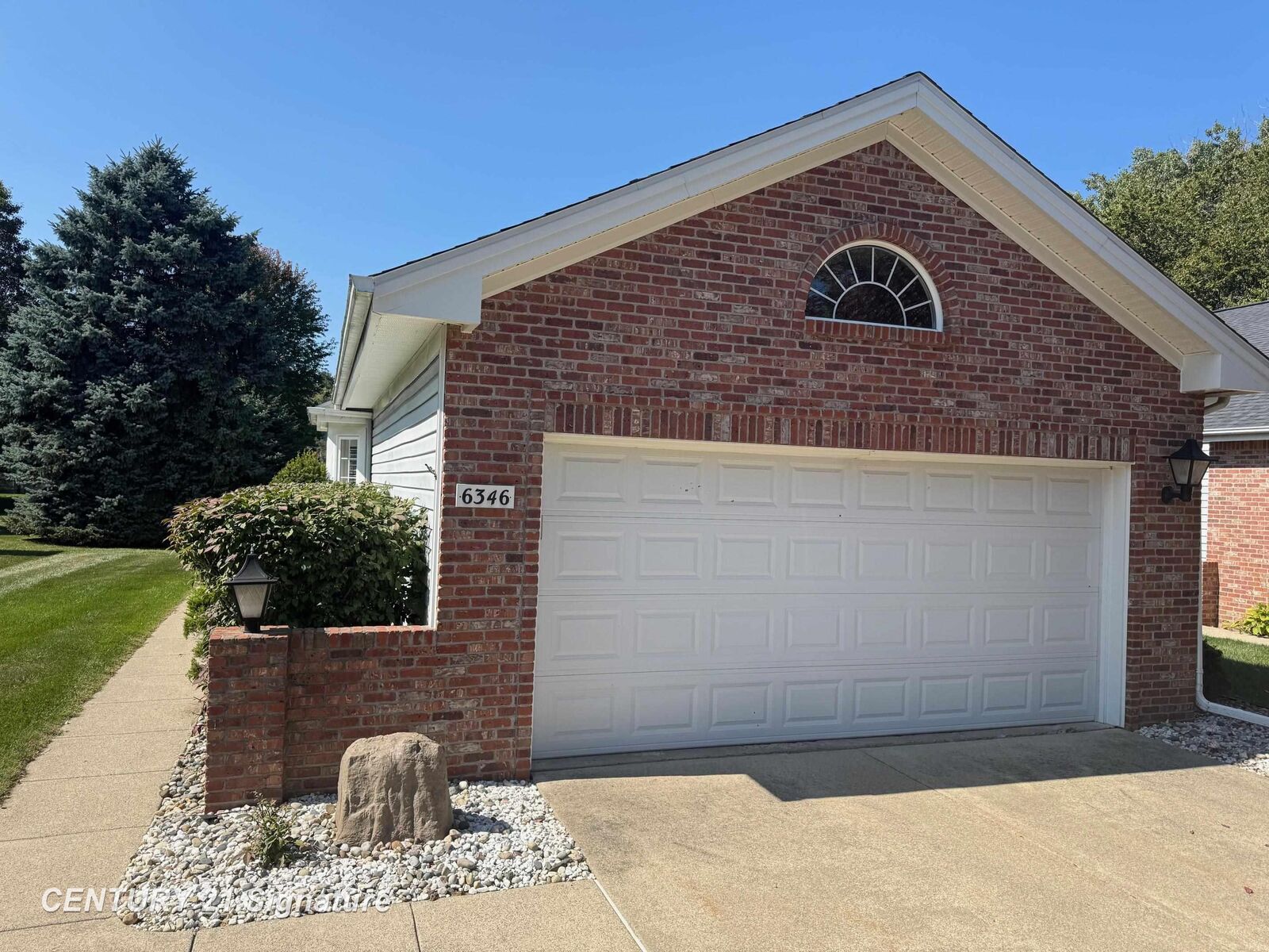 Property Photo:  6346 Squire Lake Drive Unit 33 Bldg 99  MI 48433 