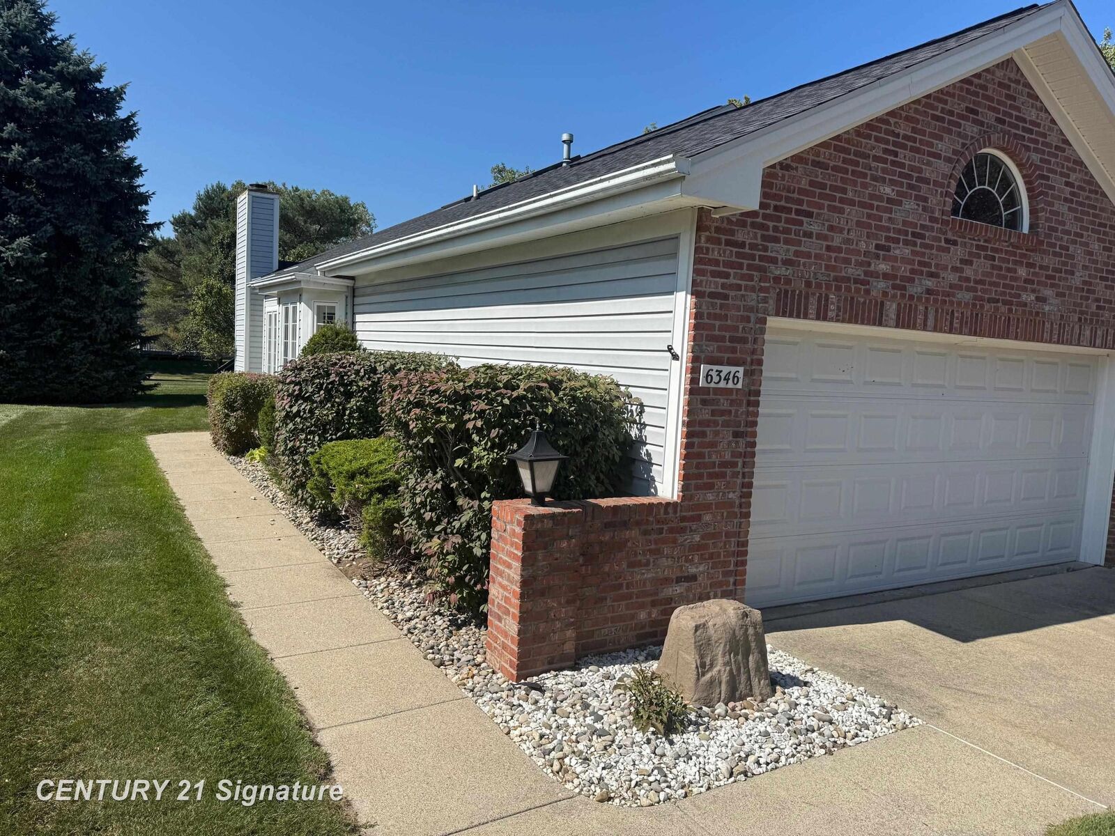 Property Photo: 6346 Squire Lake Drive Unit 33 Bldg 99 MI 48433