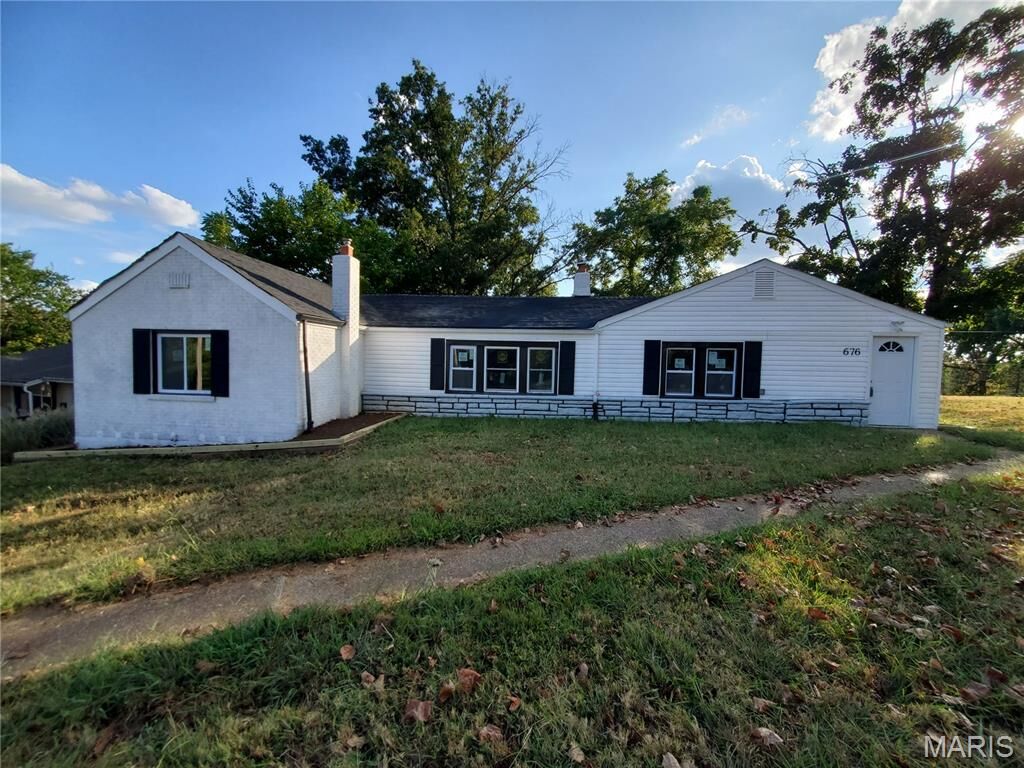 Property Photo: 676 Meramec Station Road MO 63088
