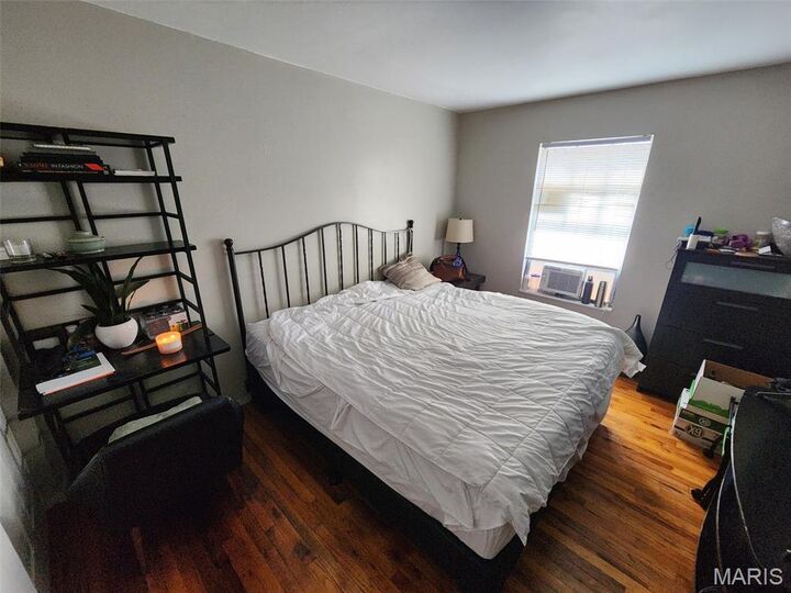 Property Photo: 1724 Elliott Avenue MO 63106