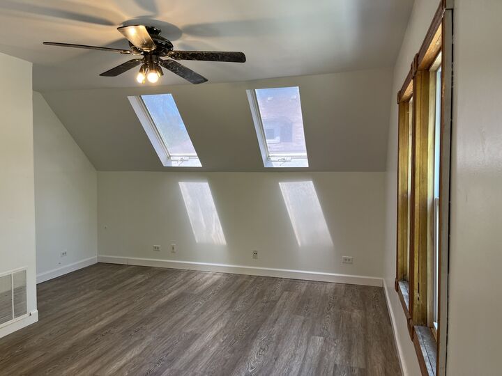 Property Photo:  827 Low Avenue  IL 60085 
