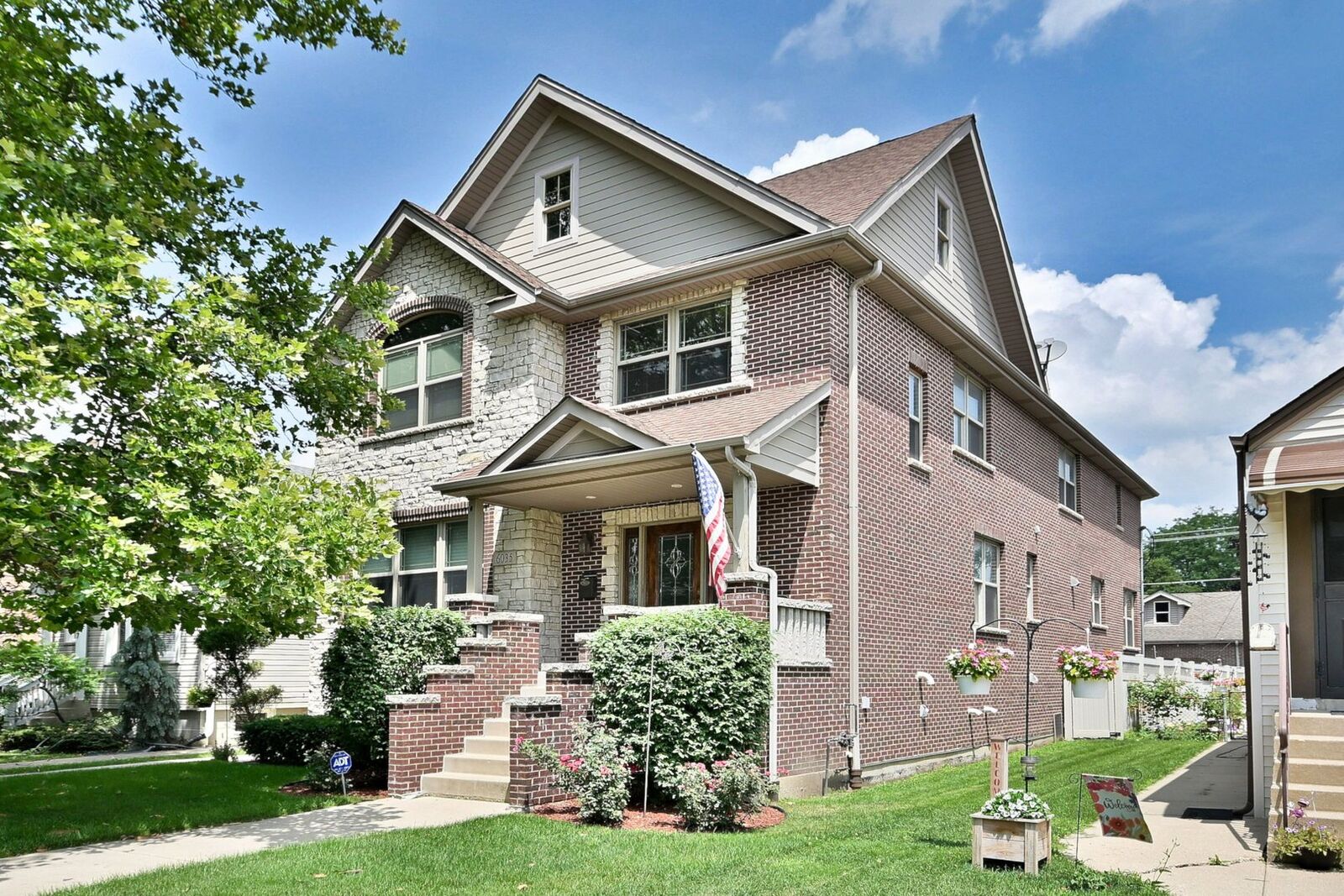 Property Photo: 6035 N Navarre Avenue IL 60631