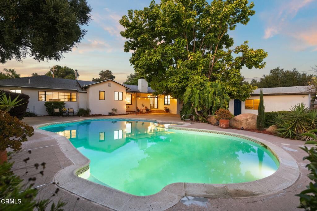 Property Photo:  1182 Lake Avenue  CA 93023 