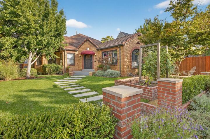 Property Photo:  2701 Florence Place  CA 95818 