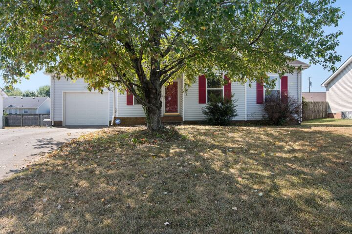 Property Photo:  3218 N Senseney Cir  TN 37042 