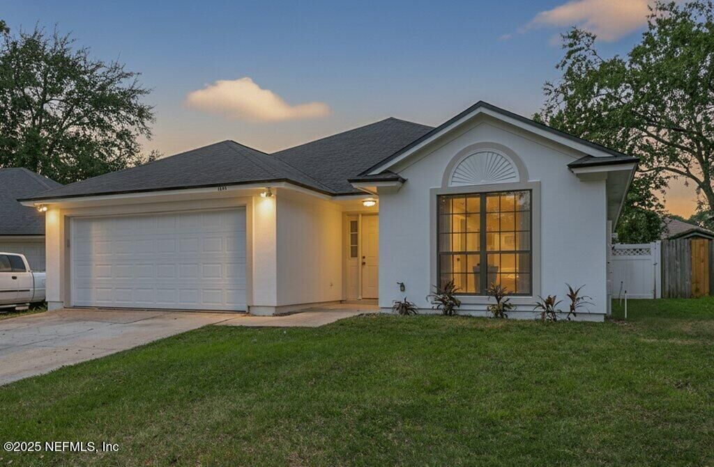 Property Photo: 1664 Spring Oaks Lane FL 32221