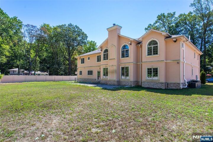 Property Photo:  1 Sipporta Lane  NJ 07652 