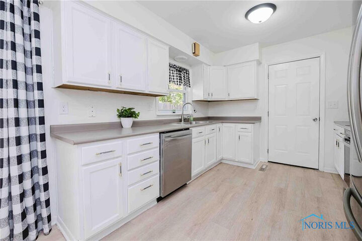 Property Photo: 506 Hillcrest Avenue OH 45840