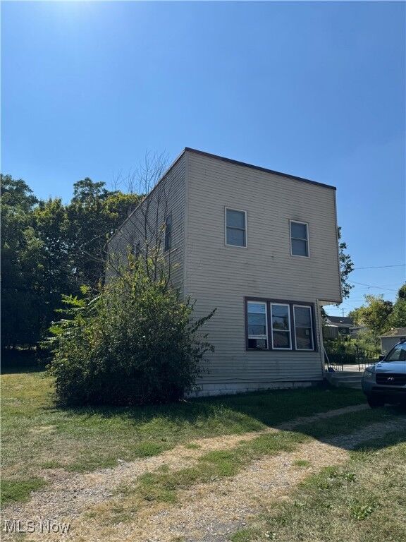 Property Photo:  412 Elm Street  OH 44471 