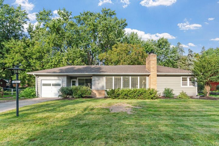 Property Photo:  2143 Noble Avenue N  MN 55422 