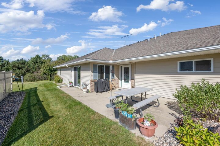 Property Photo:  307 Circle View Drive  MN 55325 