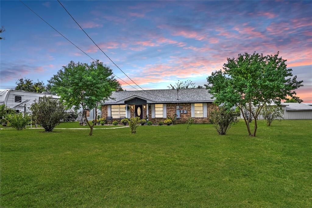 Property Photo: 7300 County Road 4023 TX 75143
