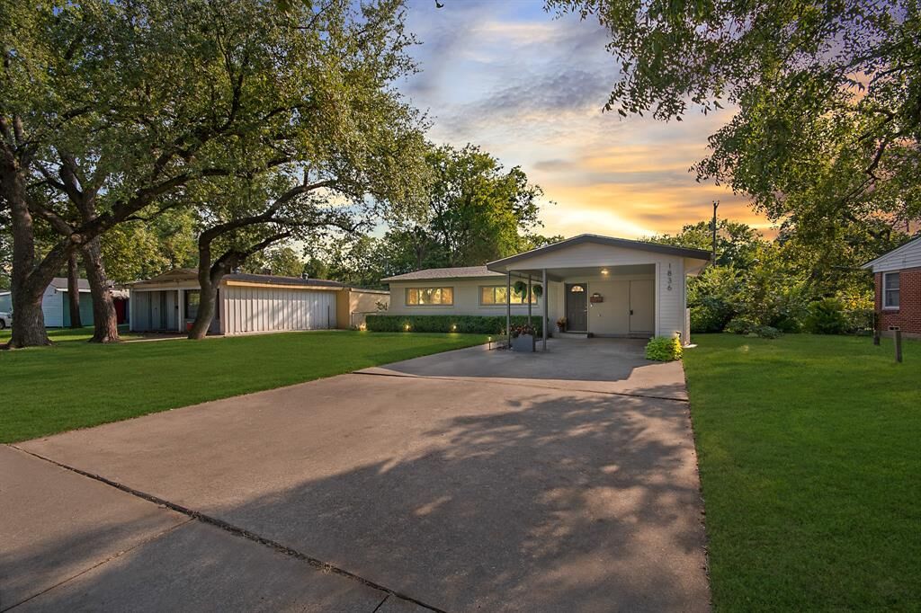 Property Photo:  1836 Crest Ridge Drive  TX 75228