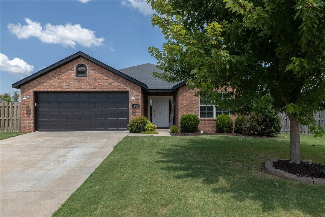 Property Photo: 452 Caballo Street AR 72730