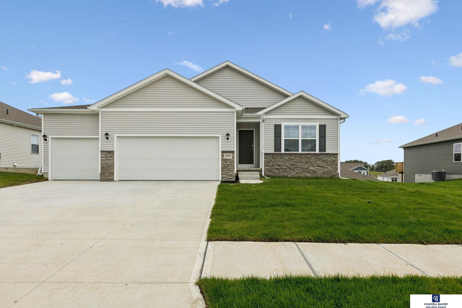 Property Photo:  5507 N 188 Street  NE 68022 