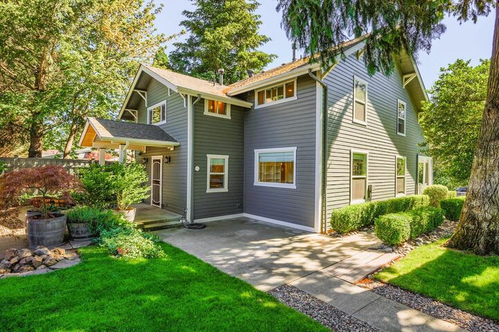 Property Photo:  111 Cedar Street  OR 97537 