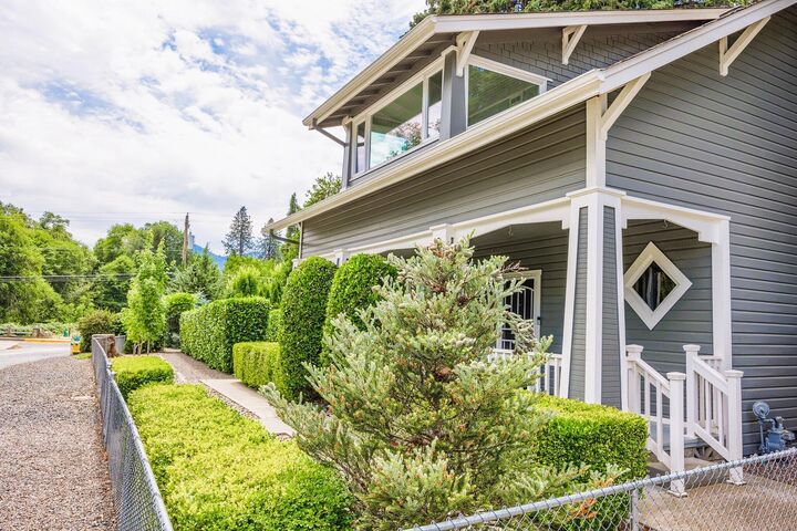Property Photo: 111 Cedar Street OR 97537