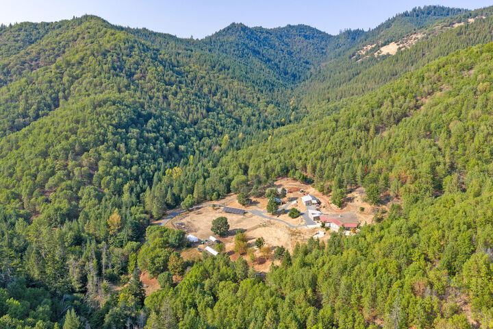 Property Photo: 4220 Wards Creek Road OR 97537