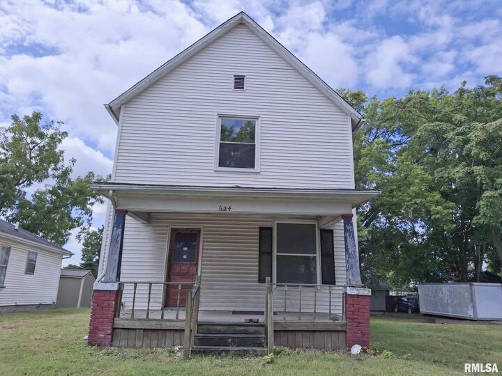 Property Photo:  624 S Main Street  IL 61520 
