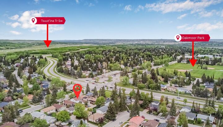 Property Photo:  10512 Oakfield Drive SW  AB T2W 2A9 