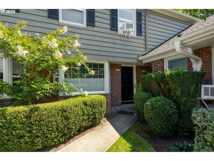 Property Photo:  5410 SE Milwaukie Ave  OR 97202 