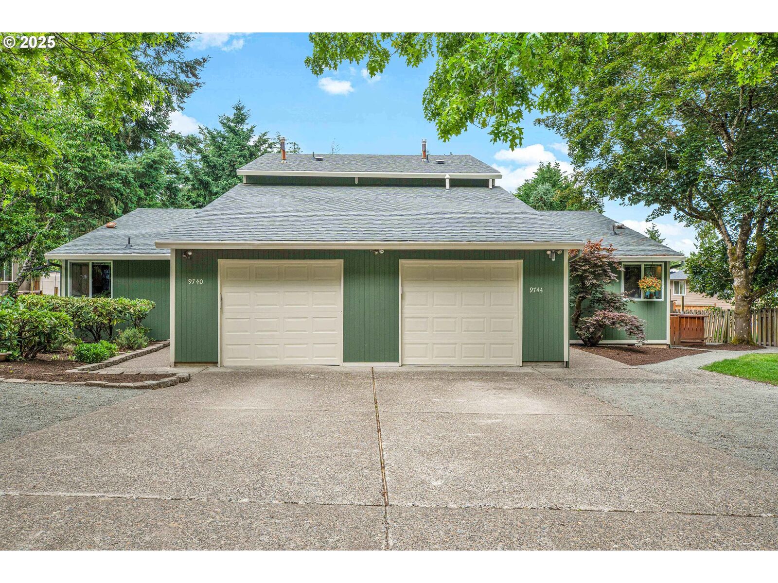 Property Photo: 9744 SW Davies Rd OR 97008