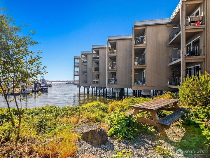 Property Photo: 65 Kirkland Avenue 201 WA 98033