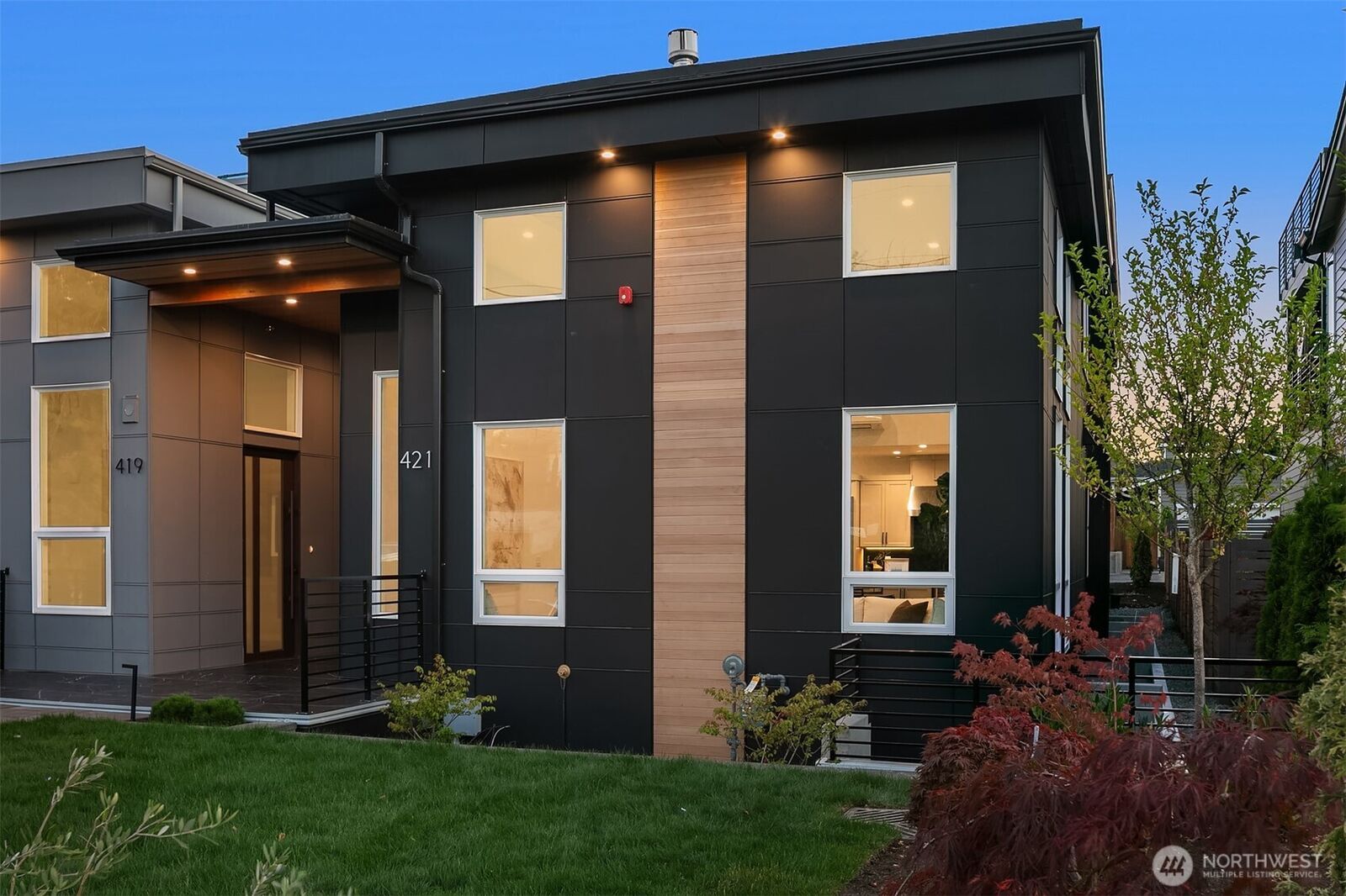 Property Photo: 421 14th Avenue W WA 98033