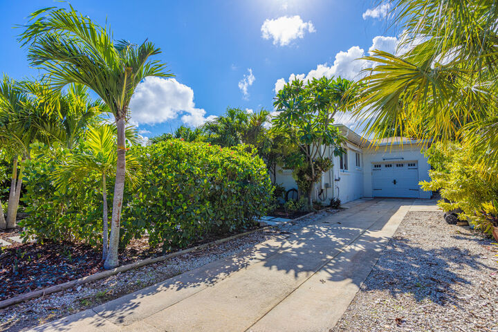 Property Photo:  817 N B Street  FL 33460 