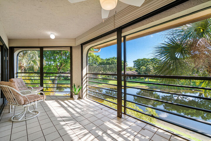 Property Photo: 10092 Cedar Point Boulevard 302 FL 33437