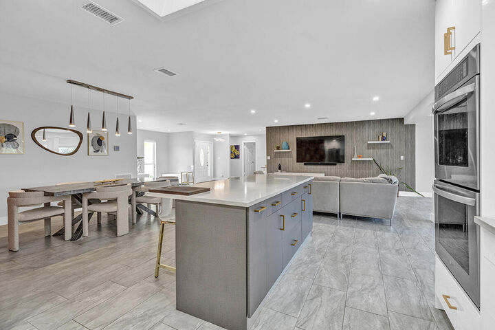 Property Photo:  11366 Piping Rock Drive  FL 33437