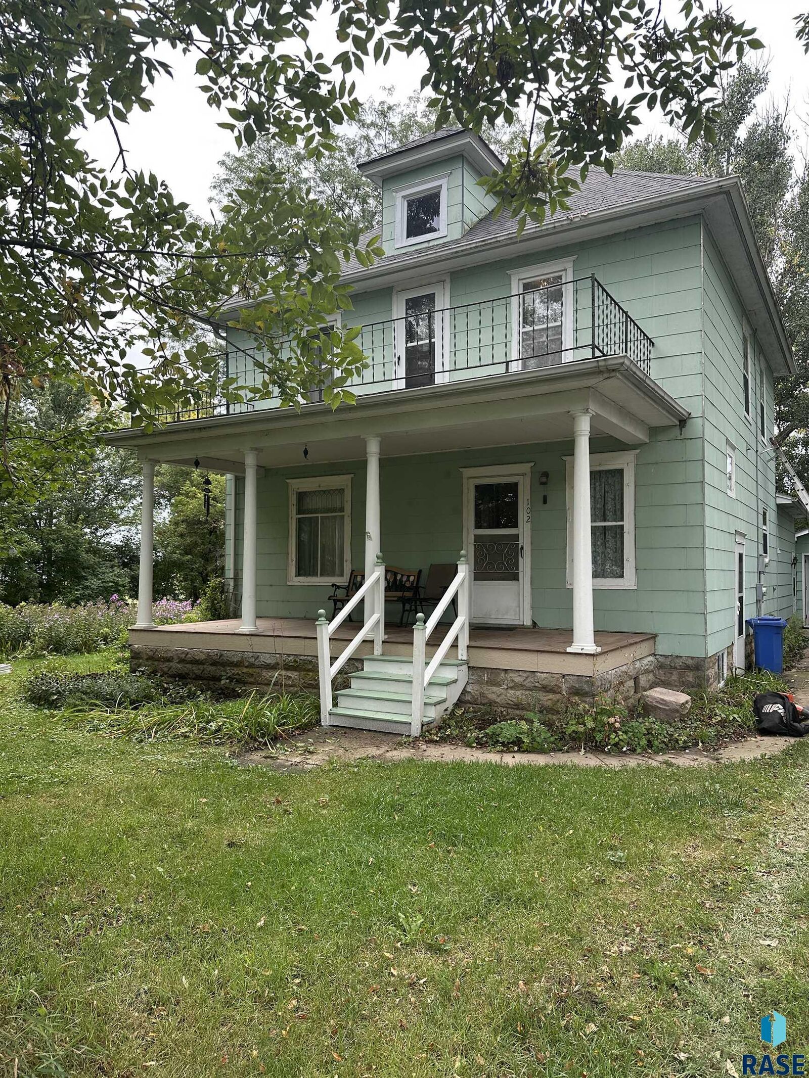 Property Photo:  102 S Buckingham St  MN 56134 