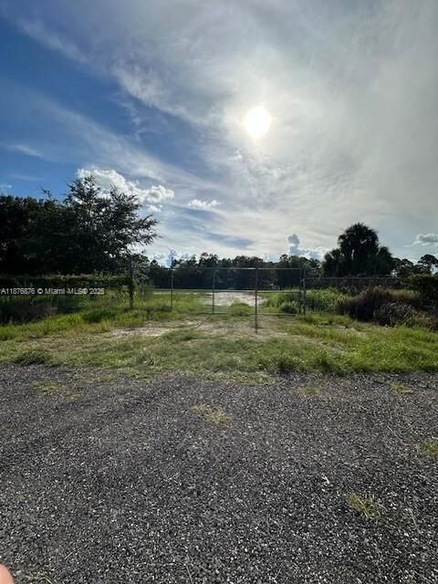 Property Photo:  420 S Coral St  FL 33440 