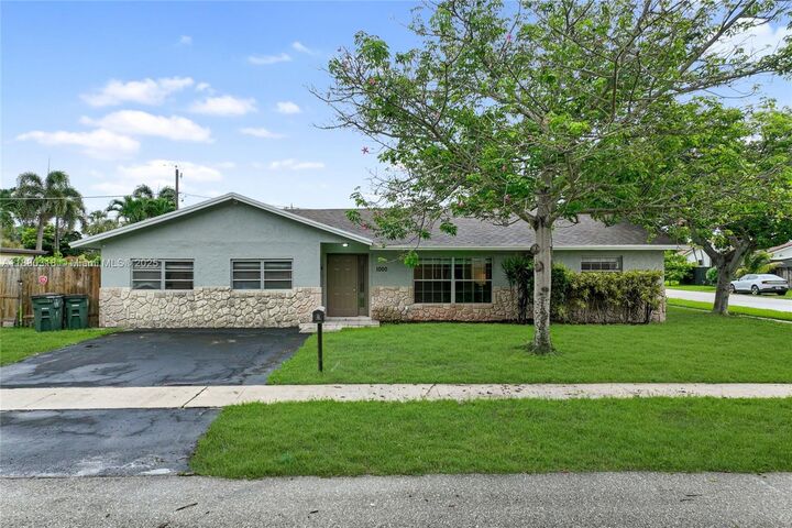 Property Photo:  1000 NW 17th Ave  FL 33486 