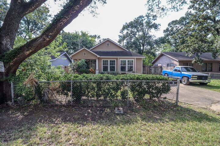 Property Photo:  2450 Columbia St.  TX 77701 