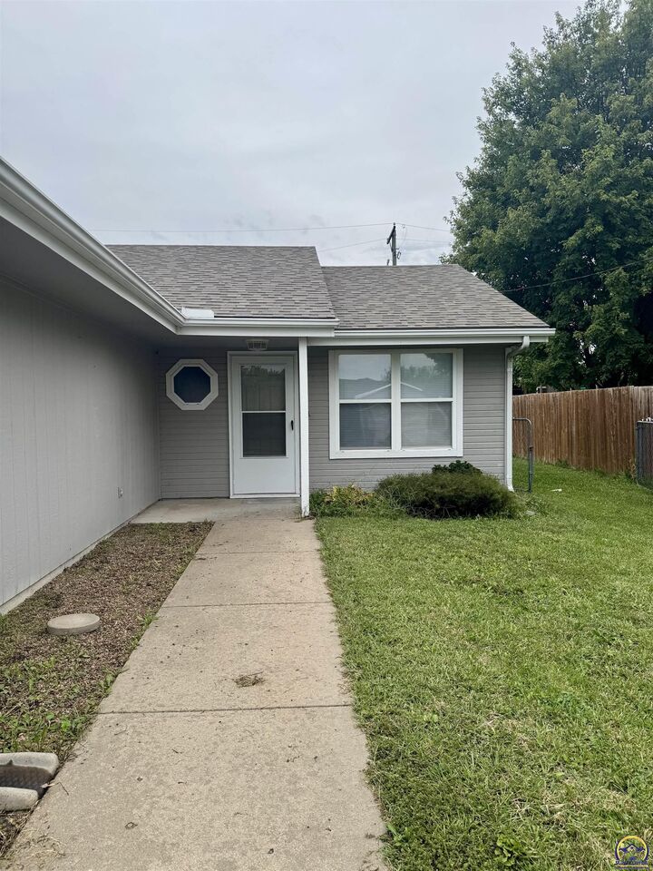 Property Photo:  2401 SW Romar Rd  KS 66614 