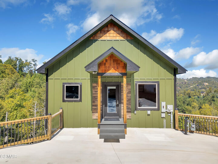 Property Photo:  221 Chimney Tops Way  TN 37738 