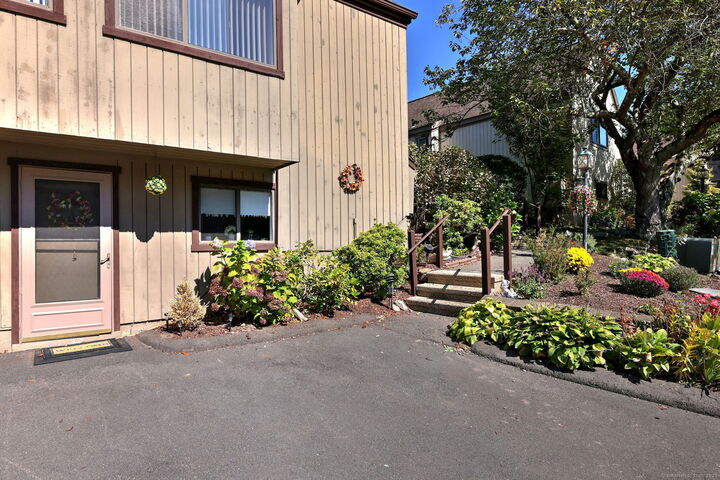 Property Photo: 736 Quinnipiac Lane B CT 06614