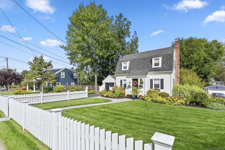 Property Photo:  6 Greenhurst Road  CT 06107 