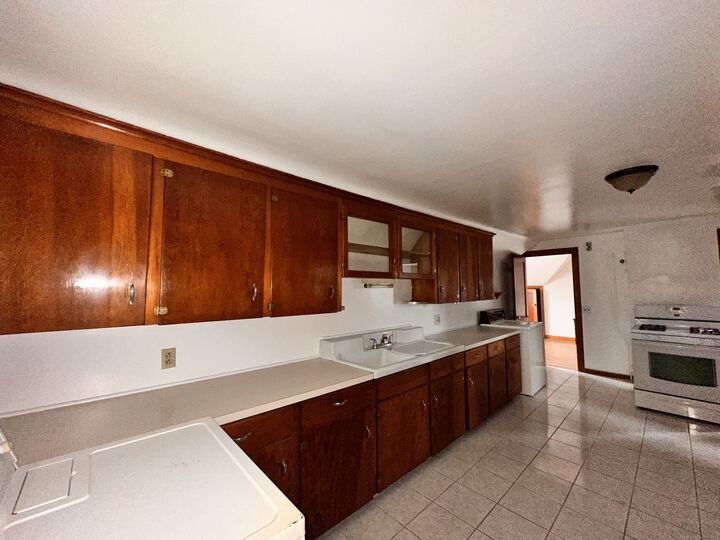 Property Photo:  253 Olivia Street Third Floor  CT 06418 
