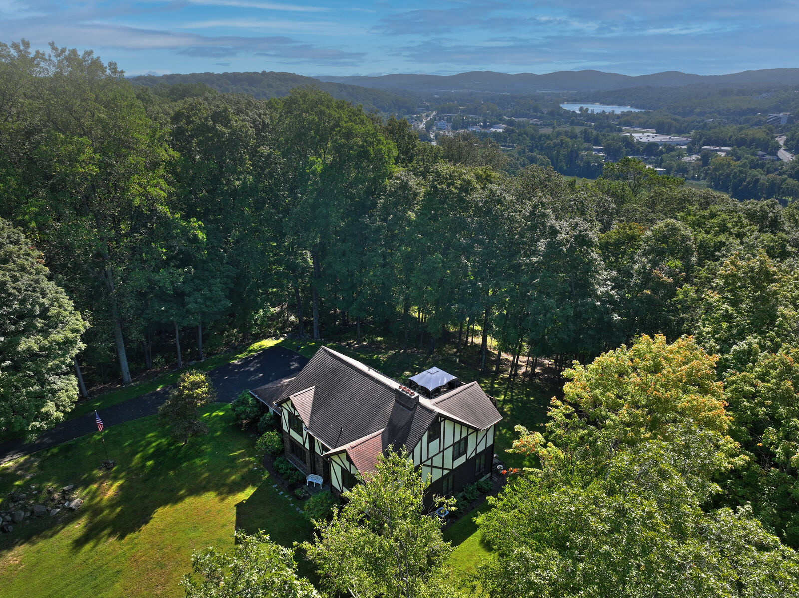 Property Photo:  9 Wintergreen Hill Road  CT 06811 