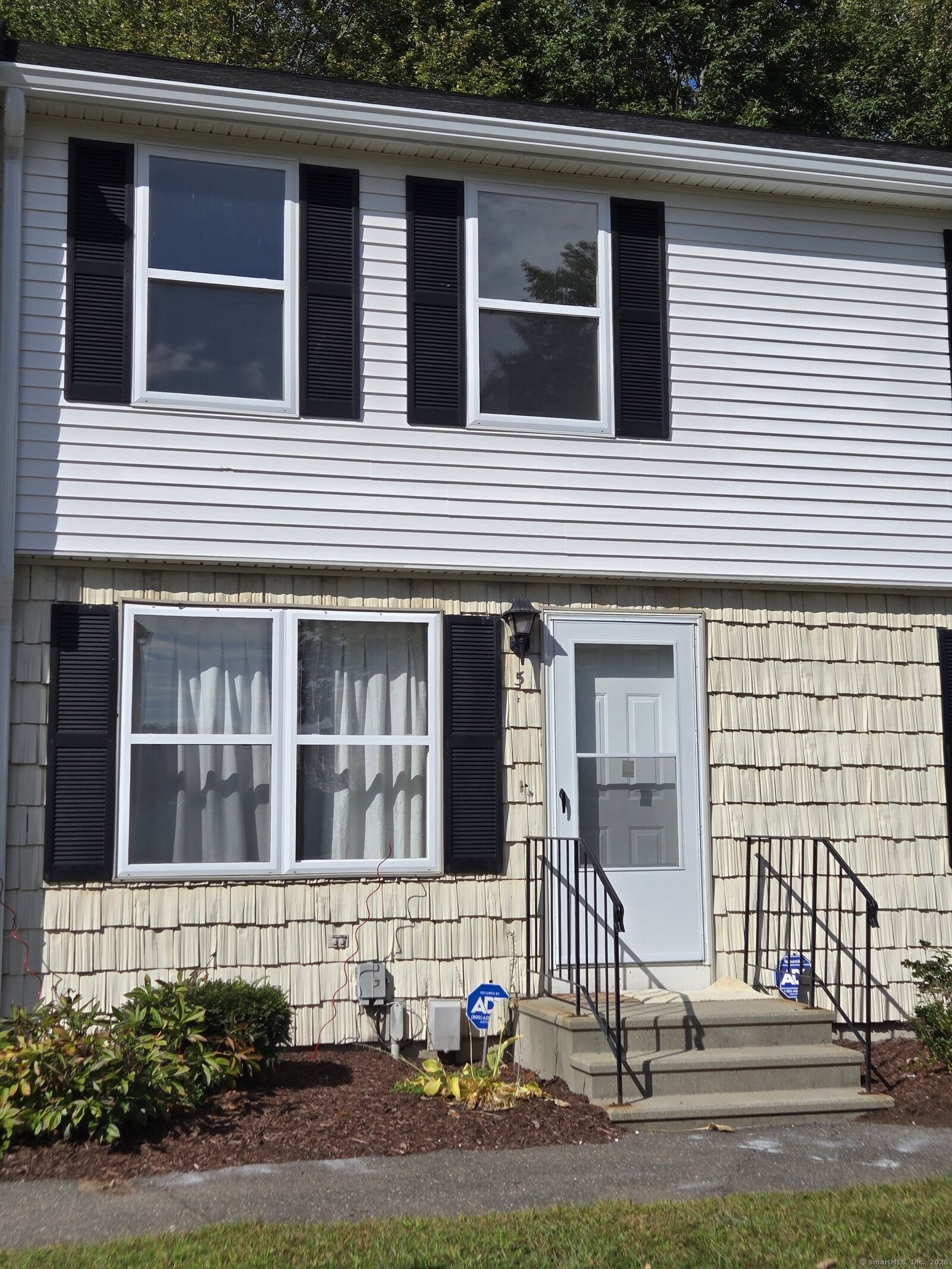 Property Photo: 5 Periwinkle Lane 5 CT 06033