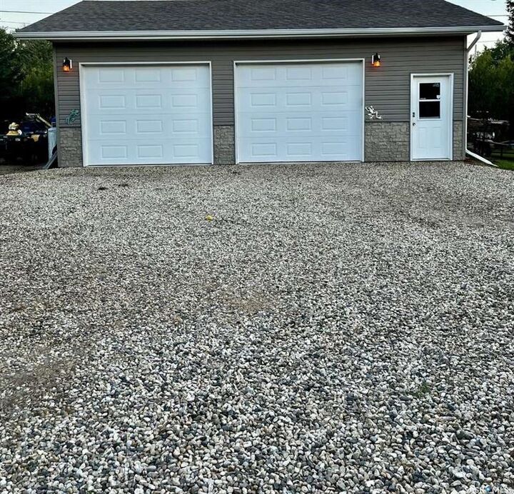 Property Photo:  305 3rd Street  SK S0K 3V0 