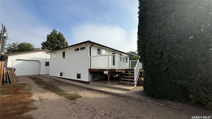 Property Photo:  232 25th Street  SK S0M 0E0 