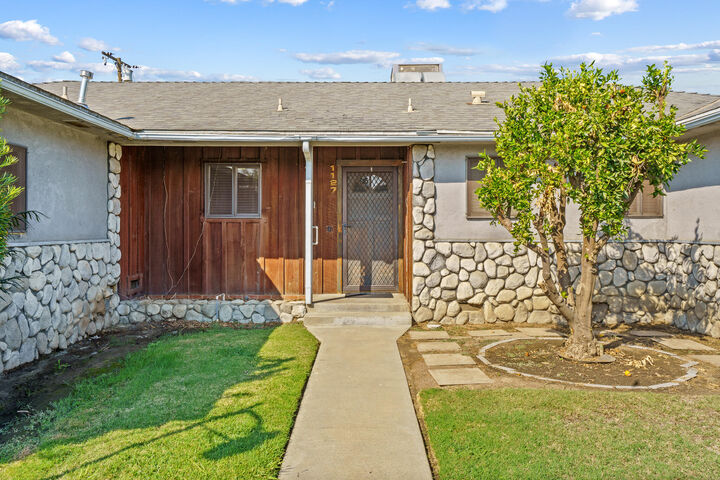 Property Photo:  1127 S Whitney  CA 93277 