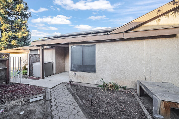 Property Photo:  1704 E Babcock Drive E  CA 93292 