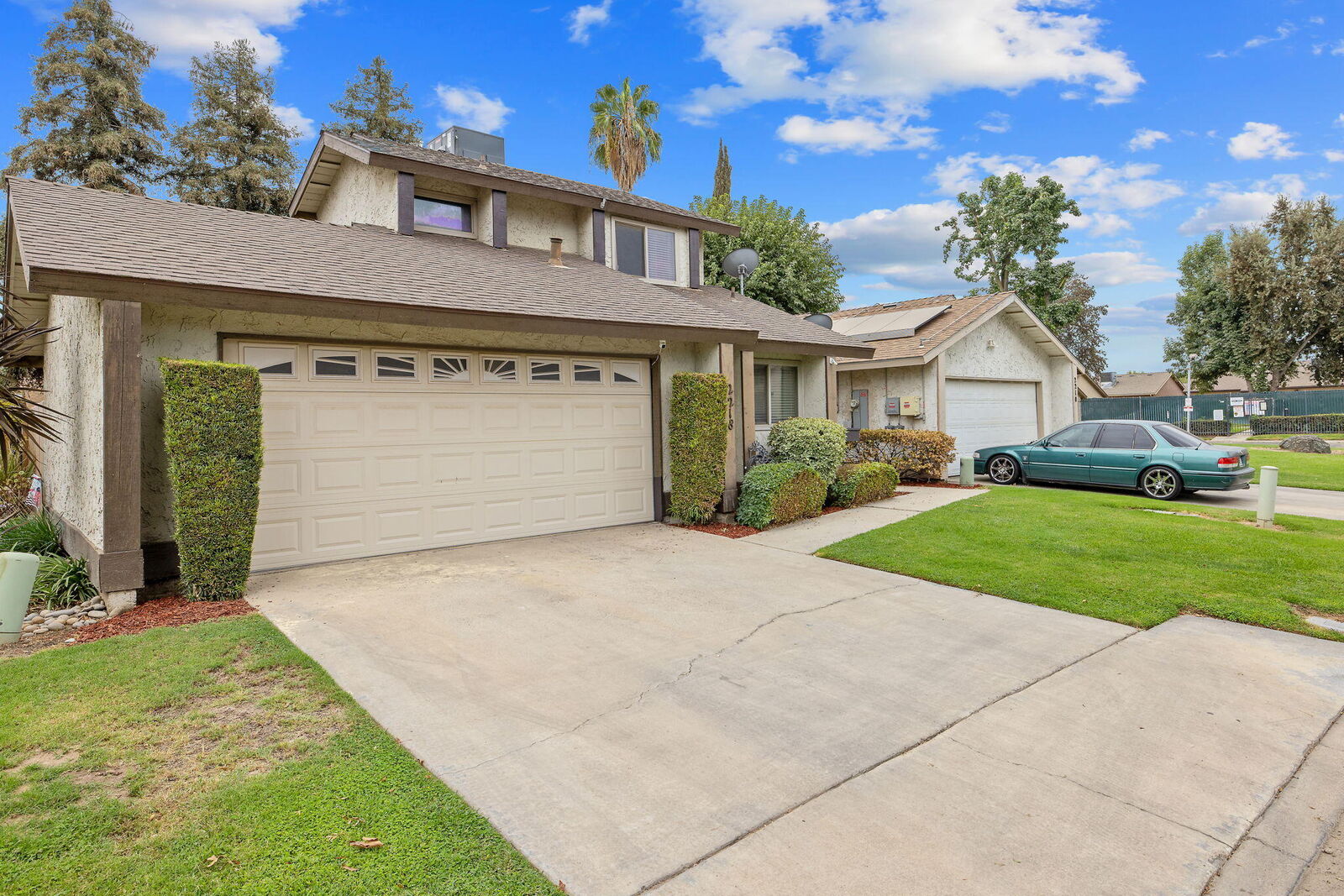 Property Photo:  2218 N Oakhurst Street  CA 93292 